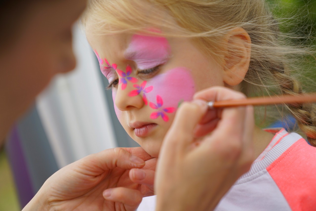 Children entertainers